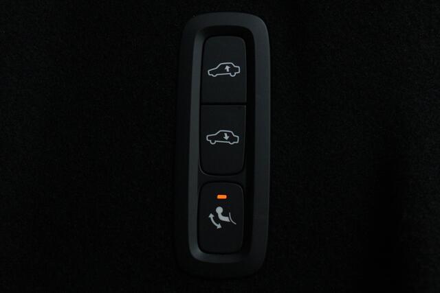 Volvo XC60 II T6 PLUG-IN HYBRID AWD ULTRA DARK -PANO.DAK|HARMAN/KARDON|LUCHTVERING|360°CAM|HEAD-UP DISP.|PRIVACY.GLAS|TREKHAAK|20"|SoH:100%