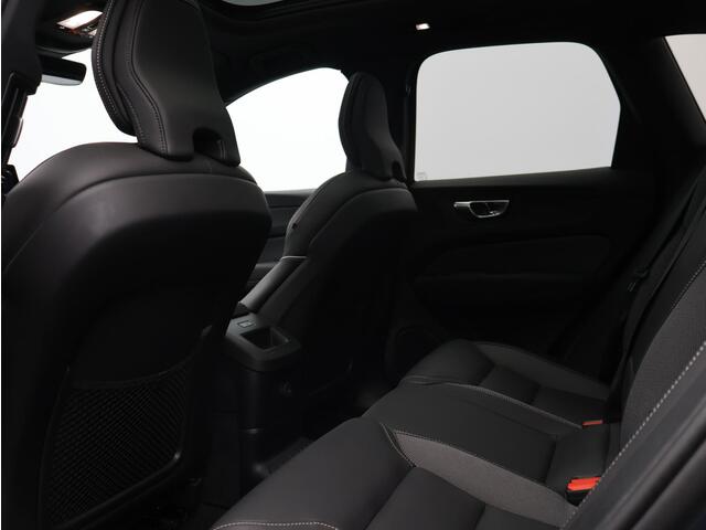 Volvo XC60 T6 AWD Plug-in hybrid Ultra Black Edition / Trekhaak / Luchtvering / Privacy glass / Harman Kardon / 360 camera / Stoel+stuur+achterbankverwarming