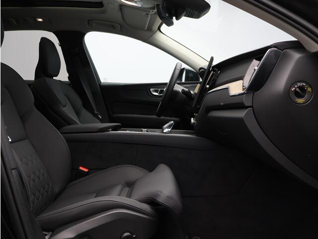 Volvo XC60 2.0 T6 Plug-in hybrid AWD Ultra Dark / Trekhaak / Luchtvering / Panorama dak / 360 camera / Head-up display / Stuur- Stoelverwarming / Memory seats / Lichte hemel / Harman Kardon / 20'' /