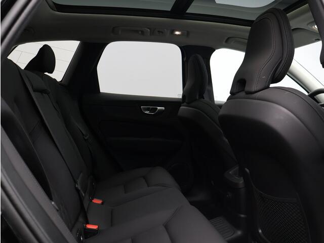 Volvo XC60 2.0 T6 Plug-in hybrid AWD Ultra Dark / Trekhaak / Luchtvering / Panorama dak / 360 camera / Head-up display / Stuur- Stoelverwarming / Memory seats / Lichte hemel / Harman Kardon / 20'' /