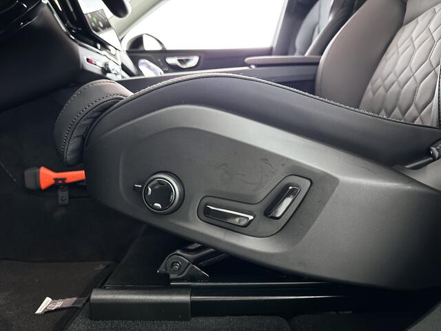 Volvo XC60 T6 Plug-in hybrid AWD Ultra Dark | SOH 100% | Panoramadak | 360° camera | Luchtvering | Head-up display | Luchtvering | Stoel- en stuurverwarming | Trekhaak