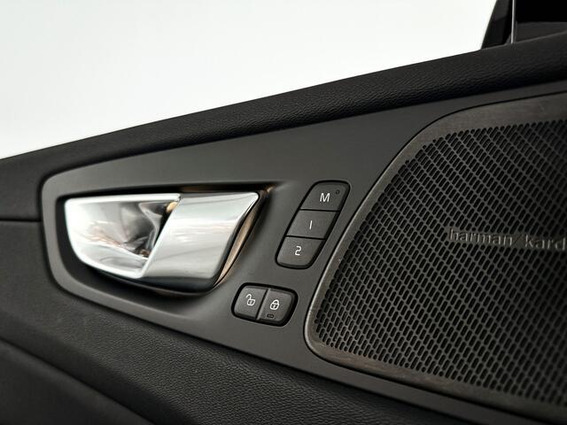 Volvo XC60 T6 Plug-in hybrid AWD Ultra Dark | SOH 100% | Panoramadak | 360° camera | Luchtvering | Head-up display | Luchtvering | Stoel- en stuurverwarming | Trekhaak