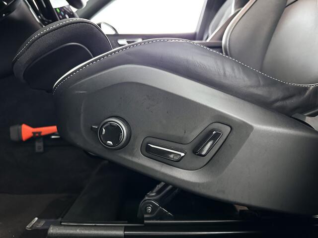 Volvo XC60 T6 Plug-in hybrid AWD Ultra Black Edition | SOH 100% | Panoramadak | 360° camera | Luchtvering | Head-up display | Luchtvering | Stoel- en stuurverwarming | Trekhaak