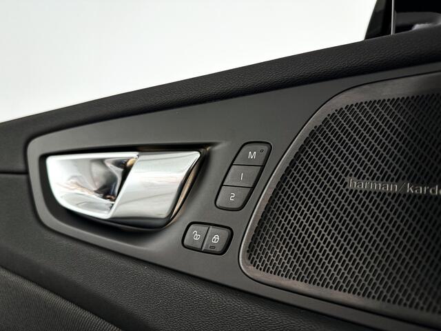 Volvo XC60 T6 Plug-in hybrid AWD Ultra Black Edition | SOH 100% | Panoramadak | 360° camera | Luchtvering | Head-up display | Luchtvering | Stoel- en stuurverwarming | Trekhaak