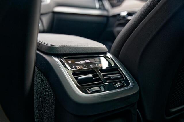 Volvo XC90 2.0 T8 Recharge AWD Plus Dark Luchtvering, Panoramadak, H/K Geluidsinstallatie. Vapour Grey