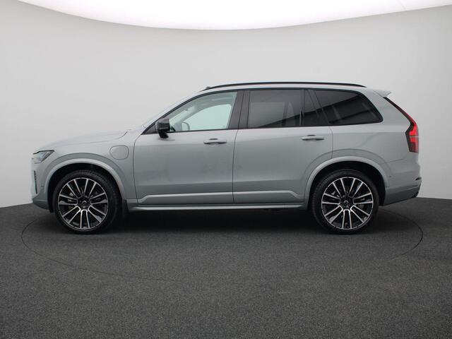 Volvo XC90 2.0 T8 Plug-in hybrid AWD Ultra Dark 455PK AUT. Pano-Schuifdak, Harman-Kardon Audio, Head-Up Display, Stoelverwarming/koeling/massage, Alarm, Adaptieve Cruise, Side Assist, Navi, Four-C Chassis, Trekhaak, 22" LM Velgen