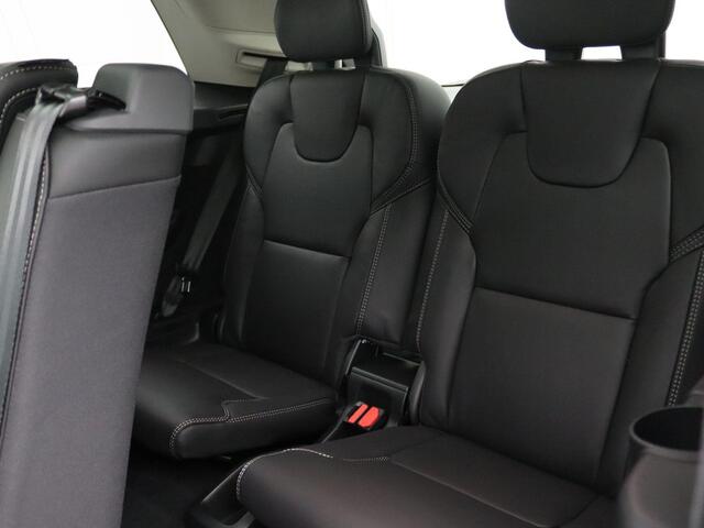 Volvo XC90 2.0 T8 Plug-in hybrid AWD Ultra Dark 455PK AUT. Pano-Schuifdak, Harman-Kardon Audio, Head-Up Display, Stoelverwarming/koeling/massage, Alarm, Adaptieve Cruise, Side Assist, Navi, Four-C Chassis, Trekhaak, 22" LM Velgen