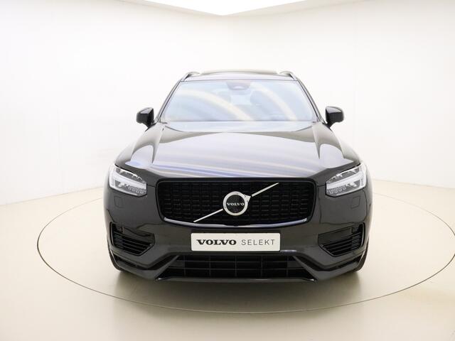 Volvo XC90 T8 455pk AWD Ultra Dark / Luchtvering / Bowers & Wilkins audio / 22 inch velgen / HUD / Contourstoelen / Gelamineerde zijruiten / Elektrisch inklapbare trekhaak /