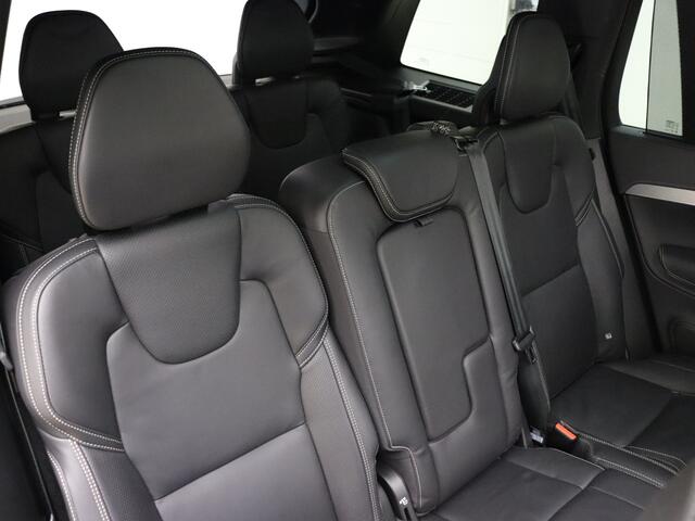 Volvo XC90 T8 455pk AWD Ultra Dark / Luchtvering / Bowers & Wilkins audio / 22 inch velgen / HUD / Contourstoelen / Gelamineerde zijruiten / Elektrisch inklapbare trekhaak /