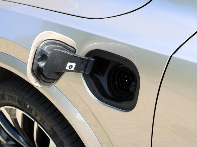 Volvo XC90 2.0 T8 Plug-in hybrid AWD Ultra Dark Automaat / Panoramadak / Bowers&Wilkens audio / Luchtvering / Trekhaak / Privacy Glass / 360* camera