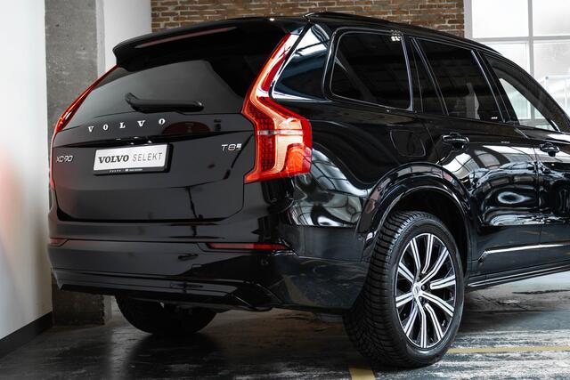 Volvo XC90 2.0 T8 Plug-in hybrid AWD Ultra Dark | Nappa lederen bekleding | Bowers & Wilkins premium audio | 22" Lichtmetalen velgen | 360° parkeercamera | Stoelverwarming | Parkeersensoren voor + achter | Luchtvering | Wegklapbare trekhaak | Massage functie in voor