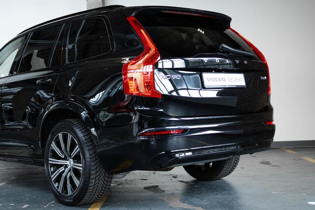 Volvo XC90 2.0 T8 Plug-in hybrid AWD Ultra Dark | Nappa lederen bekleding | Bowers & Wilkins premium audio | 22" Lichtmetalen velgen | 360° parkeercamera | Stoelverwarming | Parkeersensoren voor + achter | Luchtvering | Wegklapbare trekhaak | Massage functie in voor