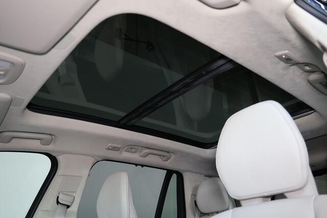 Volvo XC90 T8 Recharge AWD Ultimate Bright - LONG RANGE - Luchtvering - Panorama/schuifdak - IntelliSafe Assist & Surround - 360º Camera - Bowers & Wilkins audio - Verwarmde voorstoelen, stuur & achterbank - Parkeersensoren voor & achter - Elektr. bedienb. voorstoel