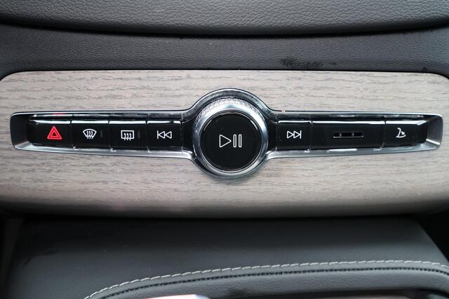 Volvo XC90 T8 Recharge AWD Ultimate Dark - LONG RANGE - Panorama/schuifdak - IntelliSafe Assist & Surround - 360º Camera - Bowers & Wilkins audio - Adaptieve LED koplampen - Verwarmde voorstoelen, stuur & achterbank - Parkeersensoren voor & achter - Elektr. bedienb.