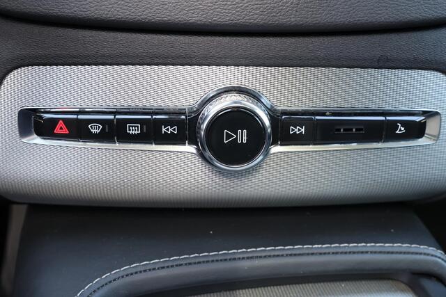 Volvo XC90 T8 Recharge AWD Inscription Intro Edition - Panorama/schuifdak - IntelliSafe Assist & Surround - 360º Camera - Adaptieve LED koplampen - Verwarmde voorstoelen, stuur & achterbank - Parkeersensoren voor & achter - Elektr. bedienb. voorstoelen met geheugen 