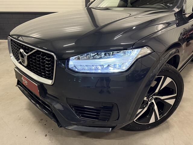 Volvo XC90 T8 Twin Engine AWD R-Design PANO/LUCHTVERING/TREKHAAK/H&K/MASSAGE+VENTILATIE/360CAMERA/20"/PILOT-ASSIST/ACC/KEYLESS/PRIVACY/SAVILE-GREY/VOLLEDIG VOLVO DEALER ONDERHOUD