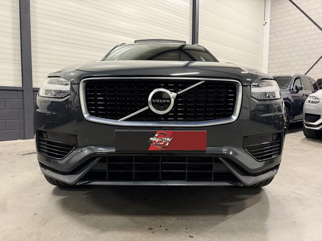 Volvo XC90 T8 Twin Engine AWD R-Design PANO/LUCHTVERING/TREKHAAK/H&K/MASSAGE+VENTILATIE/360CAMERA/20"/PILOT-ASSIST/ACC/KEYLESS/PRIVACY/SAVILE-GREY/VOLLEDIG VOLVO DEALER ONDERHOUD