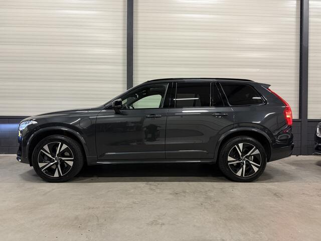 Volvo XC90 T8 Twin Engine AWD R-Design PANO/LUCHTVERING/TREKHAAK/H&K/MASSAGE+VENTILATIE/360CAMERA/20"/PILOT-ASSIST/ACC/KEYLESS/PRIVACY/SAVILE-GREY/VOLLEDIG VOLVO DEALER ONDERHOUD