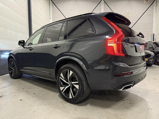 Volvo XC90 T8 Twin Engine AWD R-Design PANO/LUCHTVERING/TREKHAAK/H&K/MASSAGE+VENTILATIE/360CAMERA/20"/PILOT-ASSIST/ACC/KEYLESS/PRIVACY/SAVILE-GREY/VOLLEDIG VOLVO DEALER ONDERHOUD
