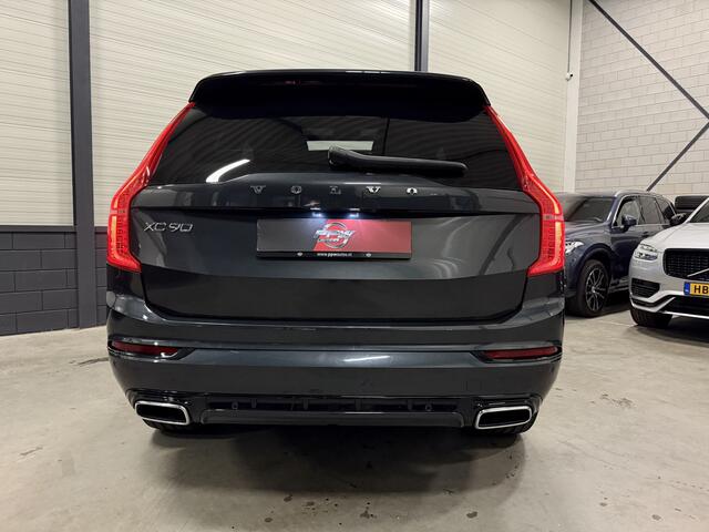 Volvo XC90 T8 Twin Engine AWD R-Design PANO/LUCHTVERING/TREKHAAK/H&K/MASSAGE+VENTILATIE/360CAMERA/20"/PILOT-ASSIST/ACC/KEYLESS/PRIVACY/SAVILE-GREY/VOLLEDIG VOLVO DEALER ONDERHOUD