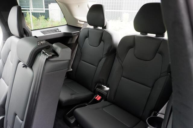 Volvo XC90 T8 AUT8 456PK Ultimate Dark, 360 Graden Camera, Getint Glas Achter, Luchtvering, Adaptieve Cruise Control, Verwarmbare Voorstoelen, Dodehoekdetectie Met Correctie, Panorama Dak, Rijstrooksensor Met Correctie, Navigatiesysteem, Keyless Entry, Verwarmbare A