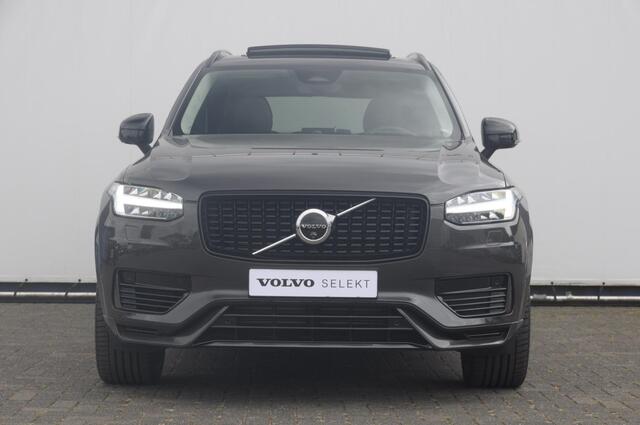 Volvo XC90 T8 455PK Automaat Plug-in hybrid AWD Ultra Dark Luchtvering / Bowers & Wilkins audio / Trekhaak / Massage / Stoelverwarming en ventilatie / Elektrisch bedienbare voorstoelen met geheugen / Trekhaak / Panoramadak / Head-up Display /