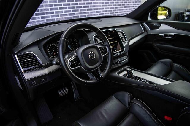 Volvo XC90 B5 AWD R-Design | GRIJS KENTEKEN | Luchtvering | Navi | Trekhaak | Head-up Display | Schuif-/Kanteldak | Elek. Stoelen | DAB+ radio | Adaptive Cruise | Memory | Camera | Lederen Bekleding | Zitverlenging | Getint Glas | Elek. Achterklep