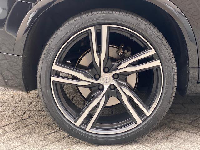 Volvo XC90 2.0 T8 Twin Engine AWD R-Design Luchtvering, Trekhaak, Black Pack, 22" LM velgen , Panoramadak, enz