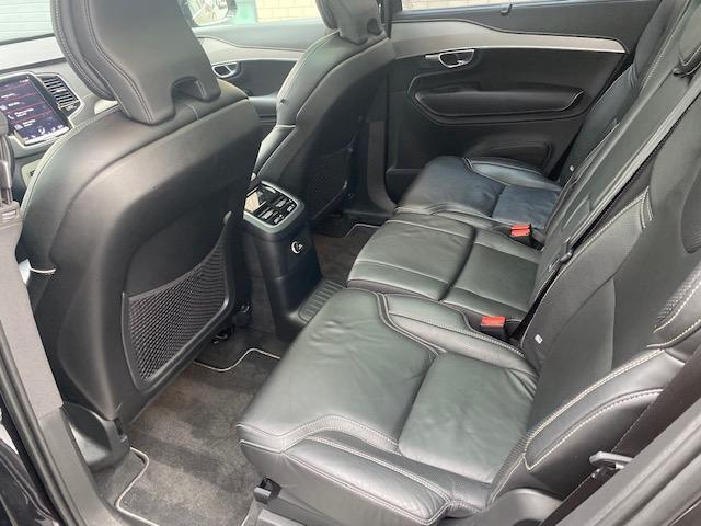 Volvo XC90 2.0 T8 Twin Engine AWD R-Design Luchtvering, Trekhaak, Black Pack, 22" LM velgen , Panoramadak, enz