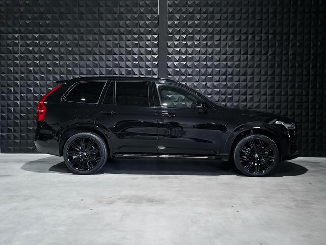 Volvo XC90 2.0 T8 Recharge AWD R-Design | All Black | Cognac Leer | H&K | HUD | Pano | BLIS | Trekh. |