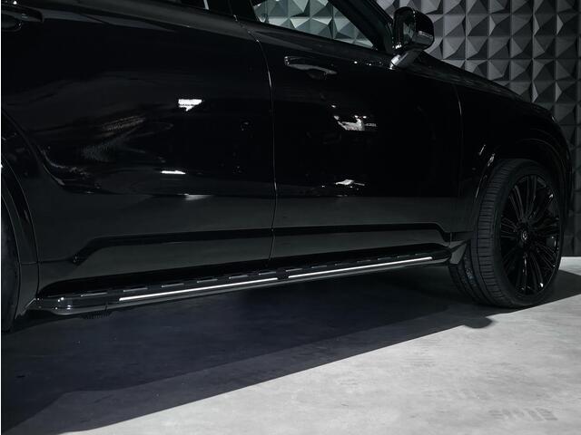 Volvo XC90 2.0 T8 Recharge AWD R-Design | All Black | Cognac Leer | H&K | HUD | Pano | BLIS | Trekh. |