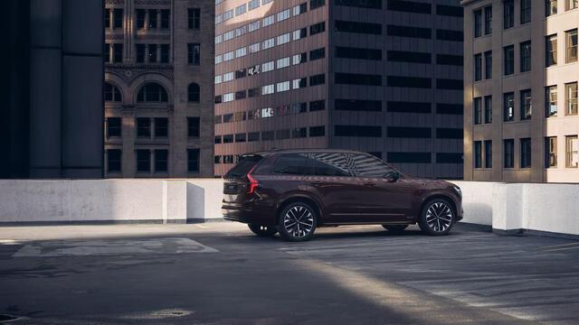 Volvo XC90 2.0 T8 Plug-in hybrid AWD Ultra Dark | Luchtvering | Getint Glas | Panorama Schuif/Kanteldak | Head-Up Display | Harman Kardon Premium Audio |