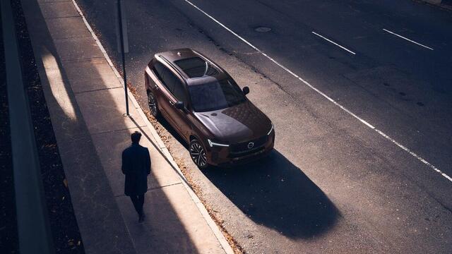 Volvo XC90 2.0 T8 Plug-in hybrid AWD Ultra Dark | Luchtvering | Getint Glas | Panorama Schuif/Kanteldak | Head-Up Display | Harman Kardon Premium Audio |