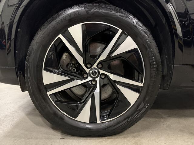 Volvo XC90 T8 Recharge AWD R-Design BLACK LONG RANGE PANO/TREKHAAK/ALCANTARA-LEER/H&K/CAMERA/MEMORY/ACC/PILOT-ASSIST/20"LMV/NET OH BEURT GEHAD BIJ VOLVO, AUTO VERKEERT IN ABSOLUTE NIEUWSTAAT