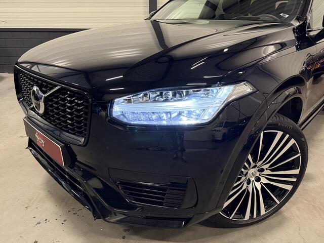 Volvo XC90 T8 Recharge AWD R-Design BLACK LONG RANGE PANO/TREKHAAK/22"/H&K/360CAMERA/HEAD-UP/ALCANTARA-LEER/MEMORY/ACC/PILOT-ASSIST/PRIVACY/NET OH BEURT GEHAD BIJ VOLVO