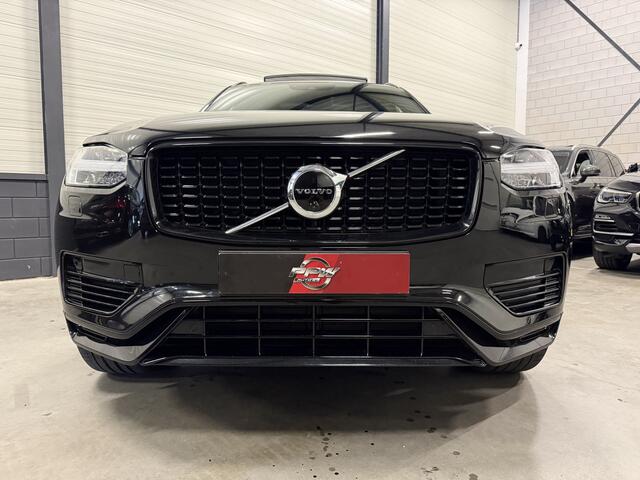Volvo XC90 T8 Recharge AWD R-Design BLACK LONG RANGE PANO/TREKHAAK/22"/H&K/360CAMERA/HEAD-UP/ALCANTARA-LEER/MEMORY/ACC/PILOT-ASSIST/PRIVACY/NET OH BEURT GEHAD BIJ VOLVO