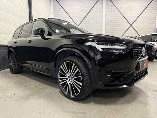 Volvo XC90 T8 Recharge AWD R-Design BLACK LONG RANGE PANO/TREKHAAK/22"/H&K/360CAMERA/HEAD-UP/ALCANTARA-LEER/MEMORY/ACC/PILOT-ASSIST/PRIVACY/NET OH BEURT GEHAD BIJ VOLVO