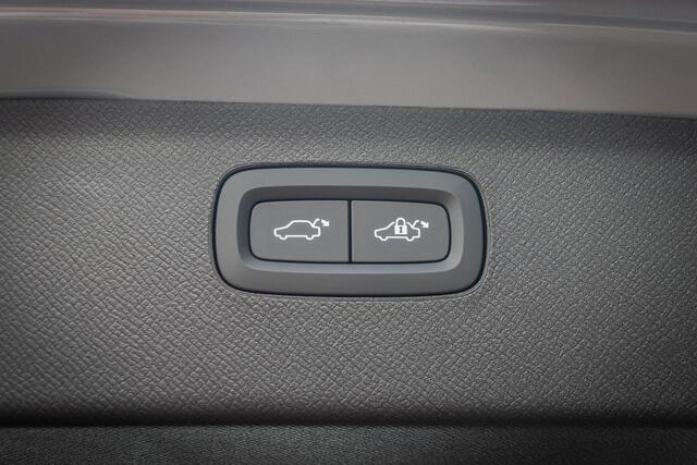 Volvo XC90 2.0 T8 Plug-in hybrid AWD Ultra Dark | Bowers & Wilkings Premium Audio | Luchtvering | 360 Camera | Head-Up | Massage + ventilatie | Extra Getint Glas | Trekhaak inklapbaar |