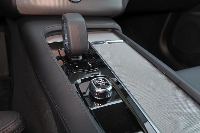 Volvo XC90 T8 Recharge AWD Plus Dark - IntelliSafe Assist & Surround - Harman/Kardon audio - Adaptieve LED koplampen - Parkeercamera achter - Verwarmde voorstoelen, stuur & achterbank - Parkeersensoren voor & achter - Elektr. bedienb. voorstoelen met geheugen - Draa