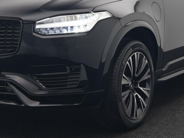 Volvo XC90 T8 Recharge AWD Ultimate Dark 7 Persoons Plug In Hybrid 456pk Dealer O.H. PHEV | Panodak | Head Up | Adaptive Cruise | Camera | Lederen Sportstoelen Memory & Verwarmd | Google Assistent | Harman & Kardon | Stuur Verwarmd | Apple Carplay | Blis | Keyless |