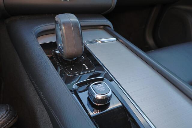 Volvo XC90 T8 Recharge AWD Inscription Expression - IntelliSafe Assist & Surround - Parkeercamera achter - Verwarmde voorstoelen & stuur - Parkeersensoren voor & achter - Elektr. bedienb. voorstoelen met geheugen - Draadloze tel. lader - Extra getint glas - Elektr. 