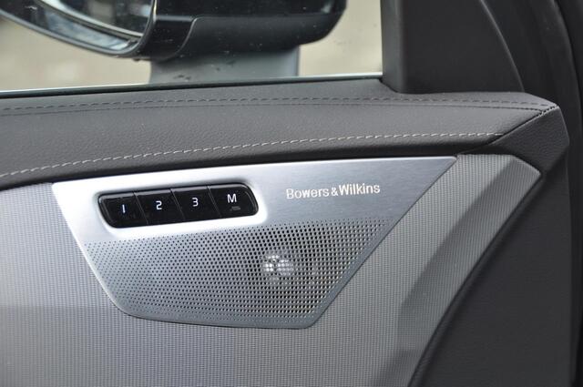 Volvo XC90 T8 455PK Long range Recharge AWD Ultimate Bright Google infotaiment/ Adaptieve cruise control/ Bowers en Wilkins/ Panoramadak/ Luchtvering/ 22" velgen/ BLIS/ Trekhaak/ Stoel en stuurwielverwarming/ Parkeersensoren met 360 Camera/ Elektrische stoelen met g