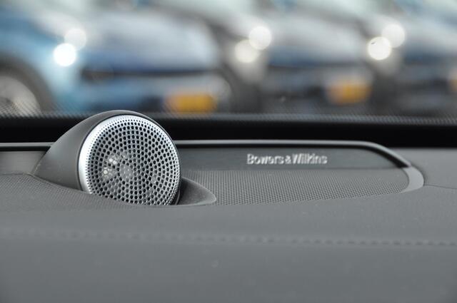 Volvo XC90 T8 455PK Long range Recharge AWD Ultimate Bright Google infotaiment/ Adaptieve cruise control/ Bowers en Wilkins/ Panoramadak/ Luchtvering/ 22" velgen/ BLIS/ Trekhaak/ Stoel en stuurwielverwarming/ Parkeersensoren met 360 Camera/ Elektrische stoelen met g