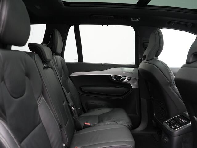 Volvo XC90 T8 Recharge AWD R-Design 7-Persoons Long Range Plug In Hybrid 456pk Dealer O.H. PHEV | Panodak | Head Up | 360 Camera | Adaptive Cruise | Lederen Sportstoelen Ventilatie & Memory | Bowers & Wilkins | Navigatie | Blis | DAB |