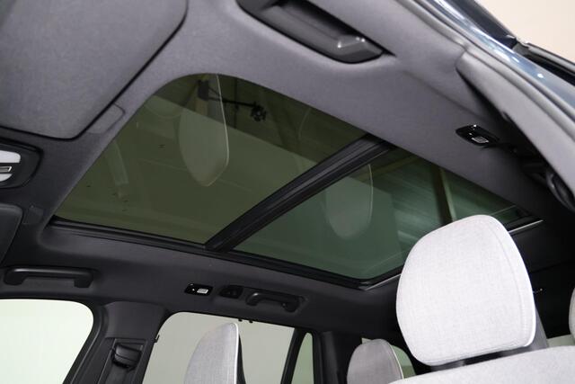 Volvo XC90 T8 Recharge AWD Ultra Bright - Luchtvering - Panorama/schuifdak - IntelliSafe Assist & Surround - 360º Camera - Bowers & Wilkins audio - Adaptieve LED koplampen - Verwarmde voorstoelen, stuur & achterbank - Parkeersensoren voor & achter - Elektr. bedienb.