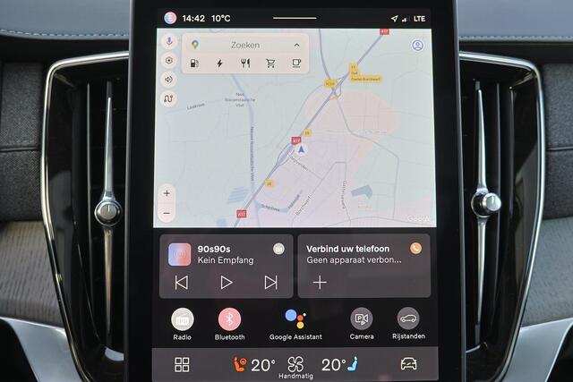 Volvo XC90 T8 Recharge AWD Ultra Dark - Luchtvering - Panorama/schuifdak - IntelliSafe Assist & Surround - 360º Camera - Bowers & Wilkins audio - Verwarmde voorstoelen, stuur & achterbank - Parkeersensoren voor & achter - Elektr. bedienb. voorstoelen met geheugen -