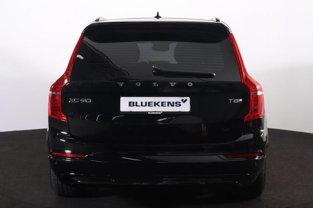 Volvo XC90 T8 Recharge AWD Ultra Dark - Luchtvering - Panorama/schuifdak - IntelliSafe Assist & Surround - 360º Camera - Bowers & Wilkins audio - Adaptieve LED koplampen - Verwarmde voorstoelen, stuur & achterbank - Parkeersensoren voor & achter - Elektr. bedienb. v