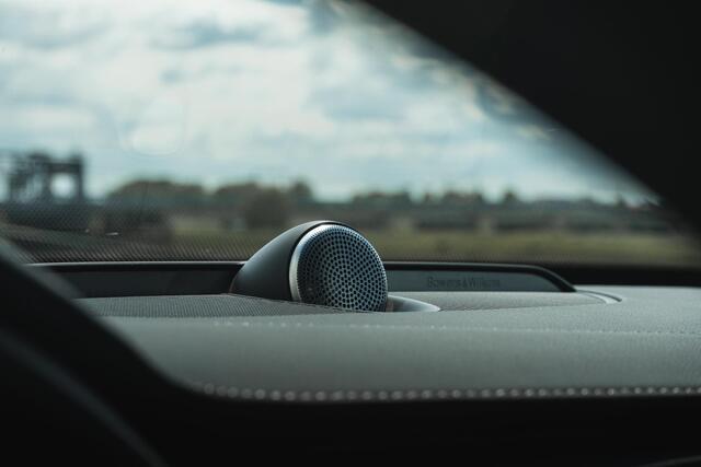 Volvo XC90 Recharge Longe Range T8 AWD Ultimate Dark | Luchtvering | Stoel-/Stuurverwarming | Trekhaak | 360 Camera | Bowers & Wilkins Audio | Schuif-/Kanteldak | Getint Glas | Keyless | 22" LM