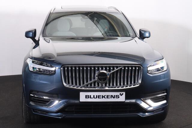 Volvo XC90 T8 Recharge AWD Ultra Bright - Luchtvering - Panorama/schuifdak - IntelliSafe Assist & Surround - 360º Camera - Bowers & Wilkins audio - Adaptieve LED koplampen - Verwarmde voorstoelen, stuur & achterbank - Parkeersensoren voor & achter - Elektr. bedienb.