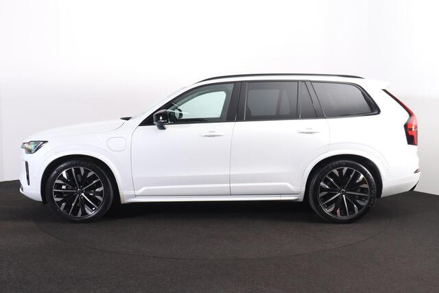 Volvo XC90 T8 Recharge AWD Ultra Dark - Luchtvering - Panorama/schuifdak - IntelliSafe Assist & Surround - 360º Camera - Bowers & Wilkins audio - Verwarmde voorstoelen, stuur & achterbank - Parkeersensoren voor & achter - Elektr. bedienb. voorstoelen met geheugen -